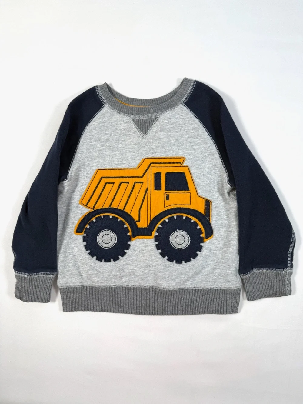THE‎ CHILDRENS PLACE Boys 2T Sweatshirt Gray Dump Truck Graphic Raglan Crewneck